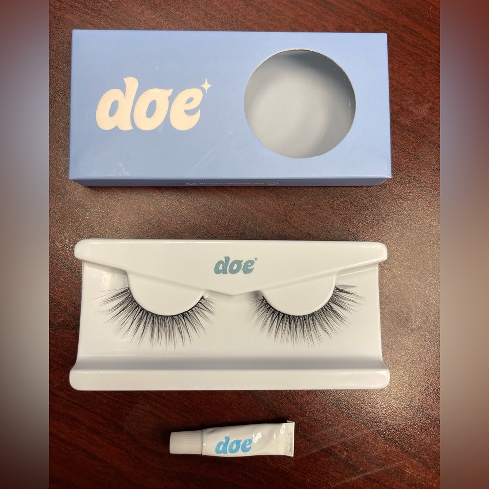 Adhesive Eyelashes